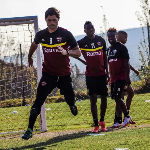 𝙈𝙚𝙣𝙙𝙚𝙙 𝙈𝙖𝙧𝙘 marc van heerden flying back into the squad.jpg